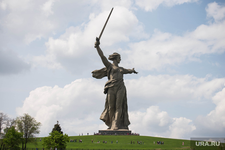 В Волгоградской области затянулась «война» между двумя непримиримыми врагами — губернатором и экс-мэром