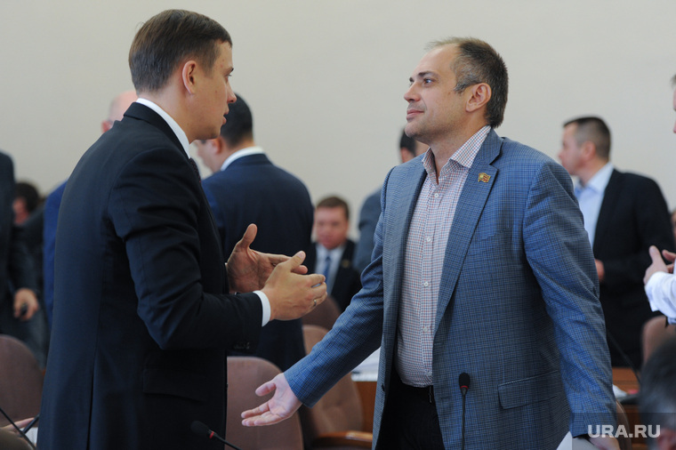 Виталий Пашин (слева) отказался принимать отчет мэра. Дмитрий Довженко (справа) проголосовал «за»