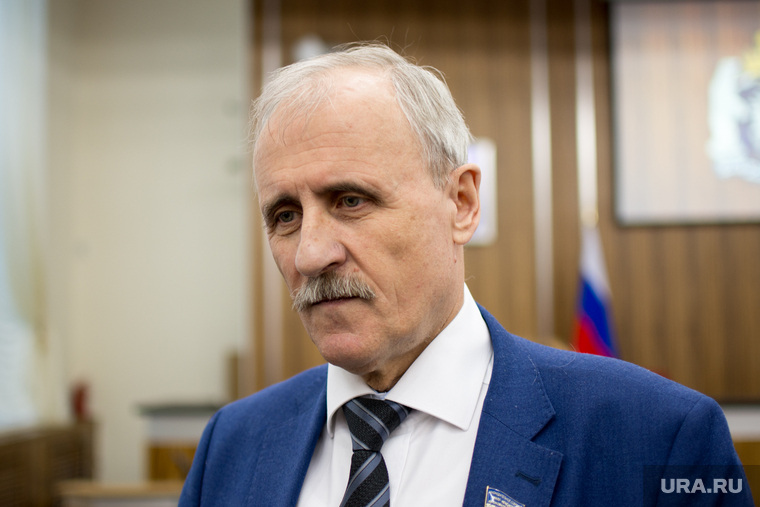 Справедливоросс Валерий Степанченко, как и коммунисты, выступил против такого развития событий и назначения губернаторов.
