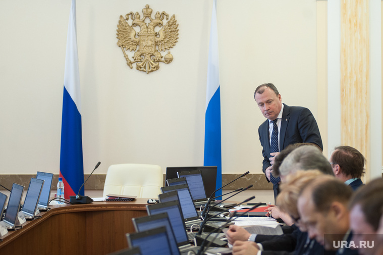 Алексей Орлов (стоит) первый, кто объявил об указе о назначении врио губернатора во всеуслышанье.