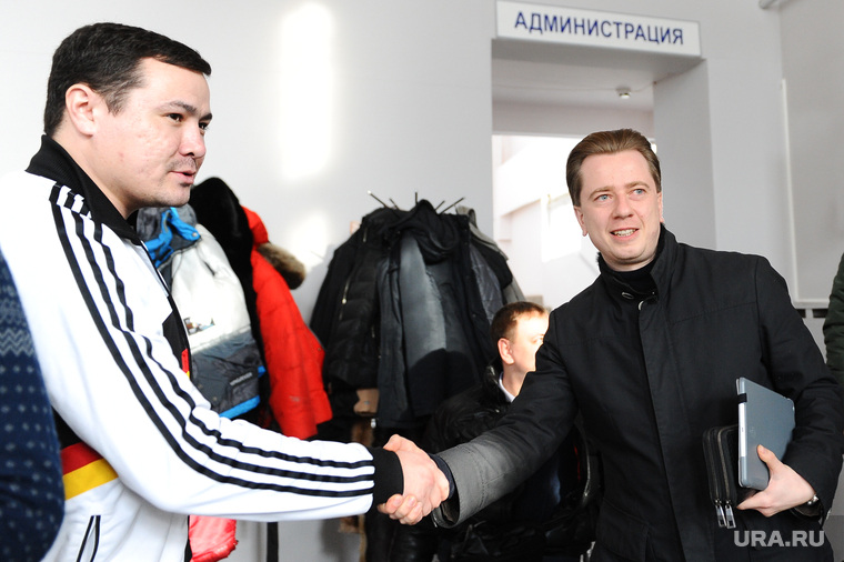 Латыпов (слева) заверил, что незнаком с Бурматовым