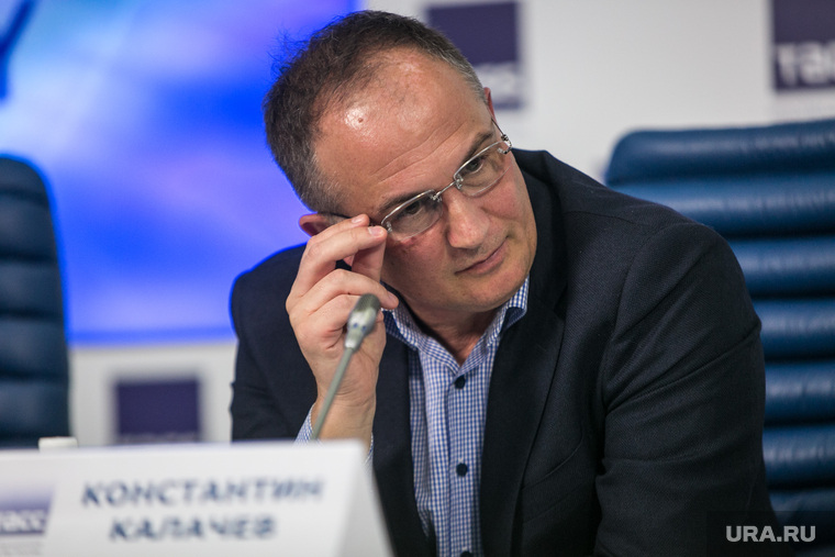 Политолог Константин Калачев увидел в намерении профсоюзов попытку «подлить масла в огонь»