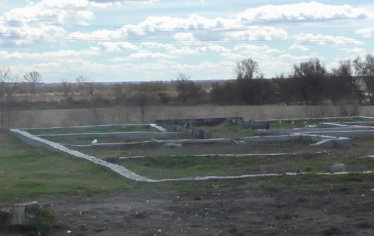 Село Лариха, дом 52 по ул. Береговой. Это «здание» предполагается снести или реконструировать