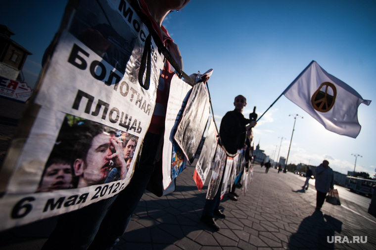 Фото Алексея Гаскарова с митинга 6 мая 2012 года на плакате во время митинга в поддержку Екатерины Вологжениновой. Екатеринбург, май 2016 года