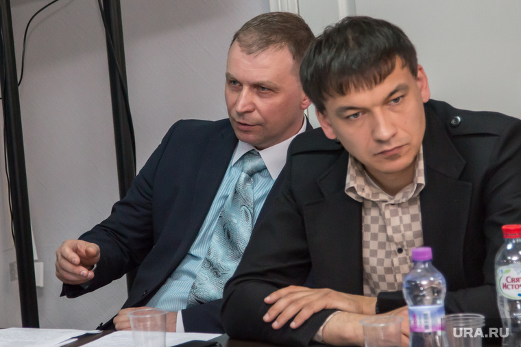 Сити-менеджер Андрей Потапов (слева) пытался возразить эксперту ОНФ, Игорь Прозоров не скрывал негативных эмоций