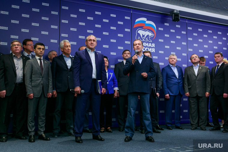Дмитрий Медведев приехал подводить итоги праймериз неформально: в джинсах и без галстука