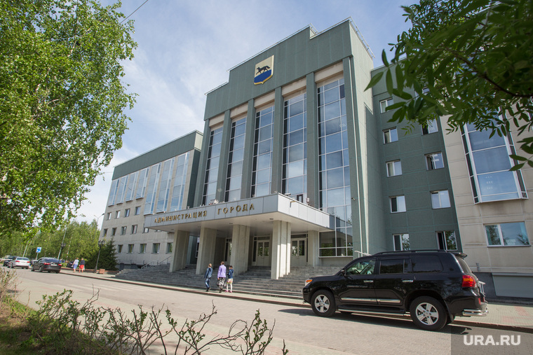 Сегодня мэрия Сургута размещена в отреставрированном, но тесном здании