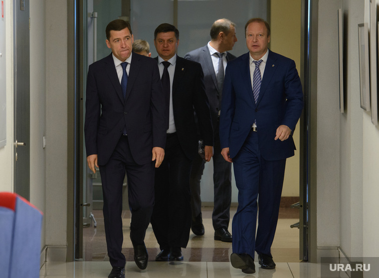 Евгений Куйвашев набрал втрое больше голосов, чем Виктор Шептий. Да и те, что получил последний, партийцы мысленно также отдали кандидату в губернаторы.