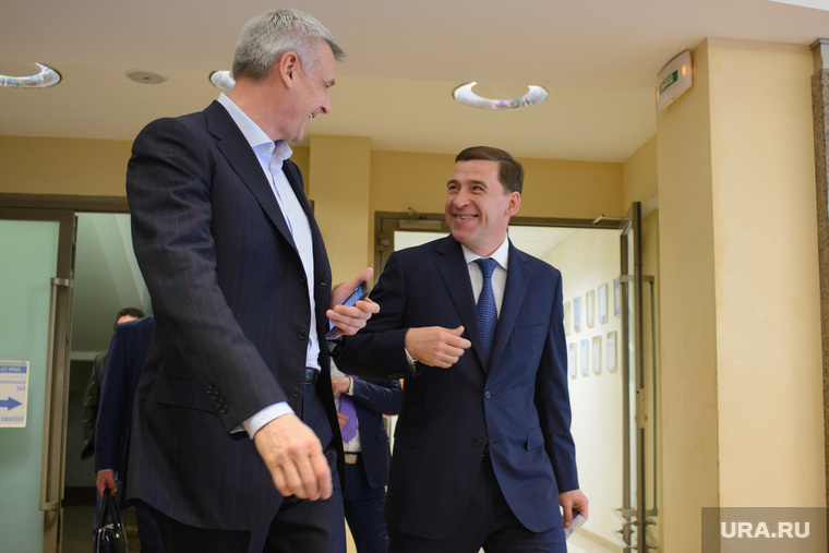 Мэр Нижнего Тагила Сергей Носов (слева) не скрывал, что голосовал за Евгения Куйвашева (справа)