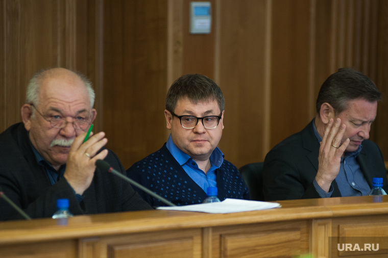 Дмитрий Сергин (в центре) — один из самых опытных депутатов гордумы Екатеринбурга