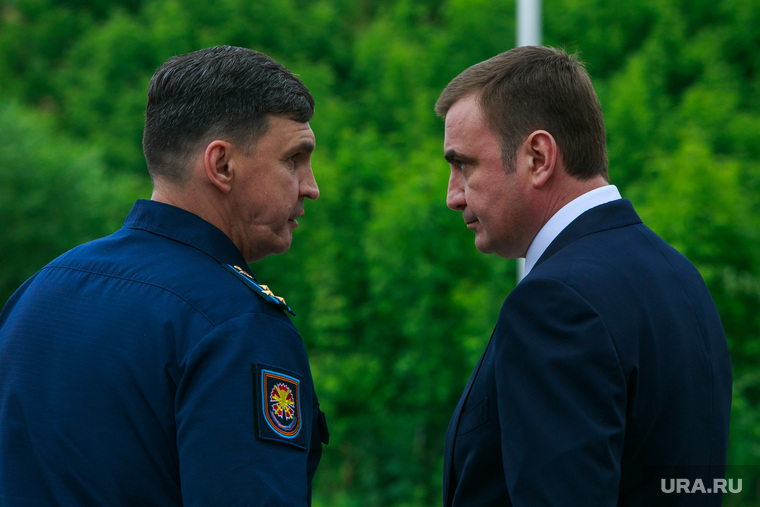Командир 45-го отдельного гвардейского полка специального назначения ВДВ Вадим Паньков говорит тет-а-тет с губернатором