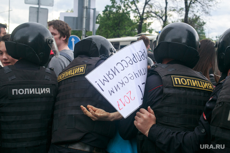 Праздник 12 Июня в Москве омрачился массовыми задержаниями