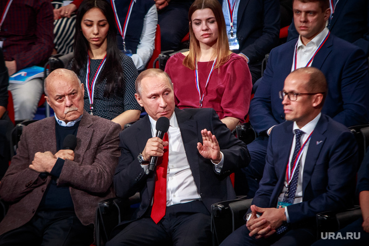 Путин на медиафоруме ОНФ весной этого года заявил, что в Рунете пока достаточно ограничений