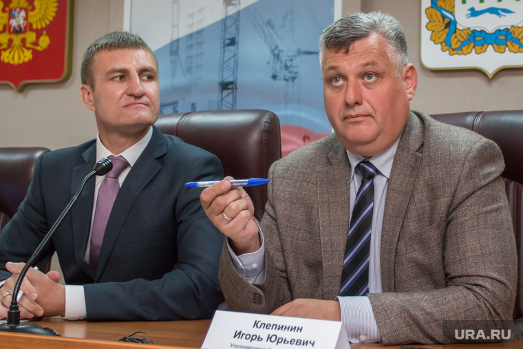 Роман Ванюков (слева) и Игорь Клепинин пытаются сблизить позиции строителей и чиновников