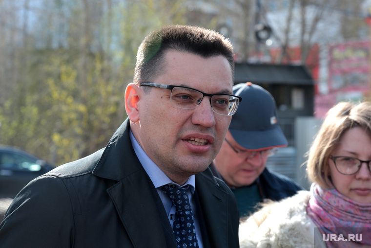 Министр Михаил Сюткин оказался намного добрее к дольщикам, чем общественники