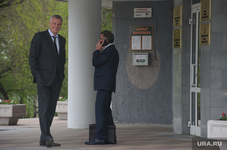 Говорят, Кузнецов приятельствует с мэром Нижнего Тагила с 2002 года, когда помогал Носову в «Единстве и Отечестве» с выборами в облдуму. Сейчас политтехнолог «оставляет» товарища на второй срок в мэрии Нижнего Тагила