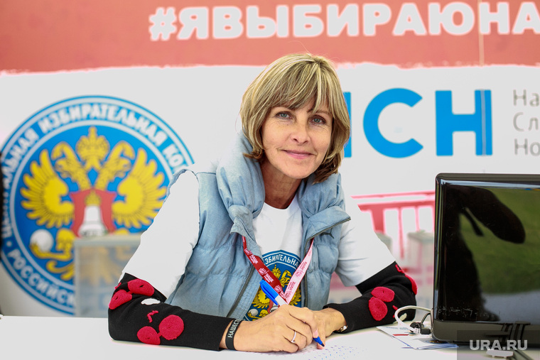 Члены ЦИК РФ следят за ходом голосования и отрицают любую связь этих выборов с предстоящими в марте 2018 года