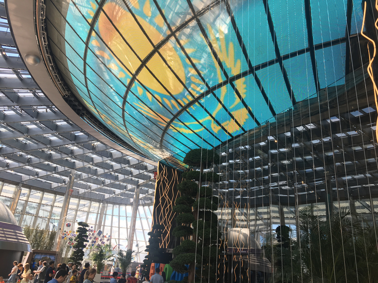 Павильон Казахстана — самое большое здание-сфера в мире — технологичный гимн новой стране