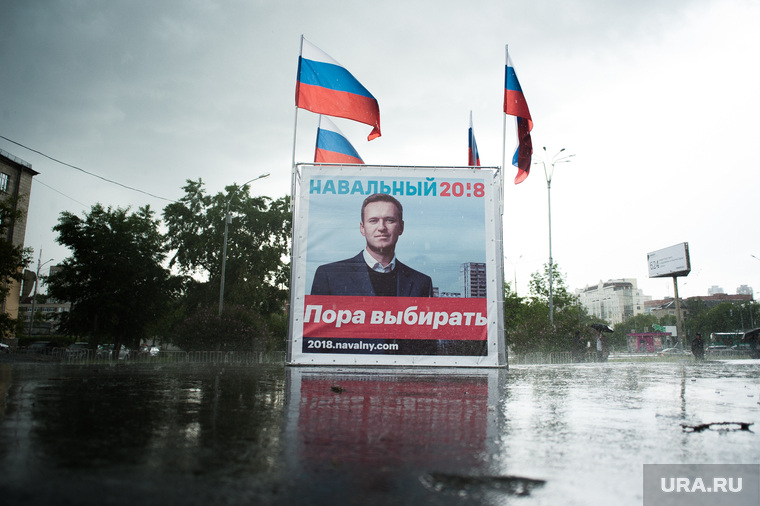Постепенно к школоте приходит понимание, что Навальный — человек не их мира, считает Кононенко