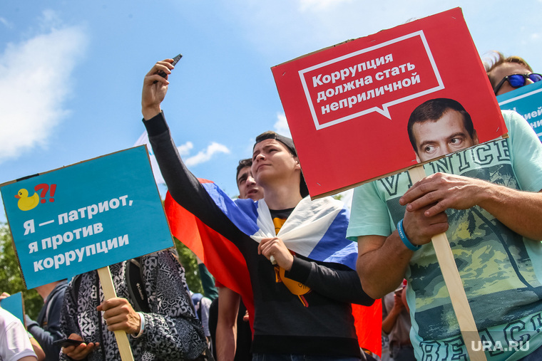 Топовые влогеры youtube вынуждены были реагировать на митинги против коррупции