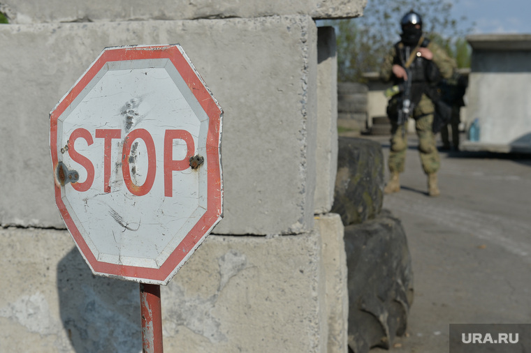 Последствия АТО и украинские блокпосты в Краматорске. Украина, досмотр, стоп, блокпост, украинские войска, военные