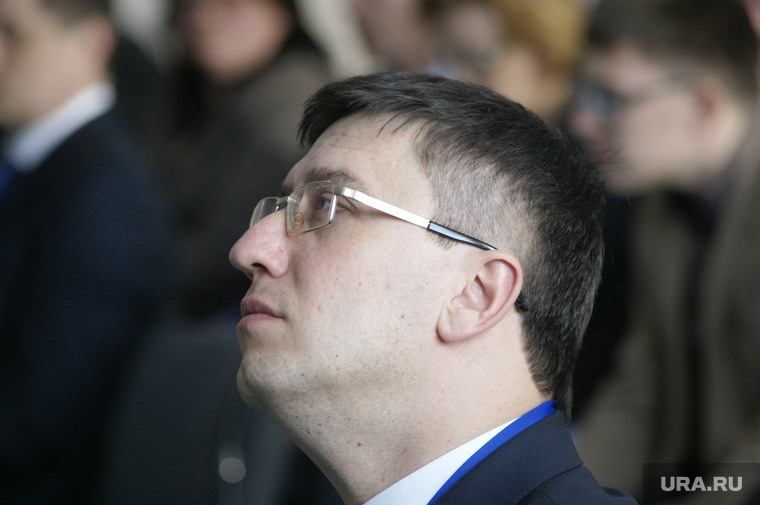 Пока замгубернатора Дмитрий Шаповал в отпуске, обещания вместо шефа раздает Руслан Цыганенко (на фото)