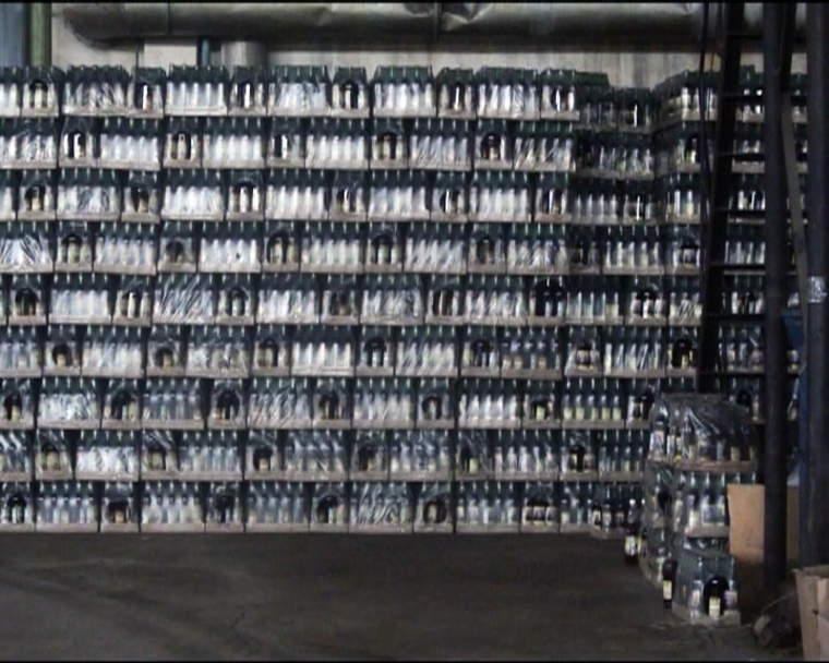 Фото того самого склада, где изъяли 1 млн бутылок контрафактного спиртного