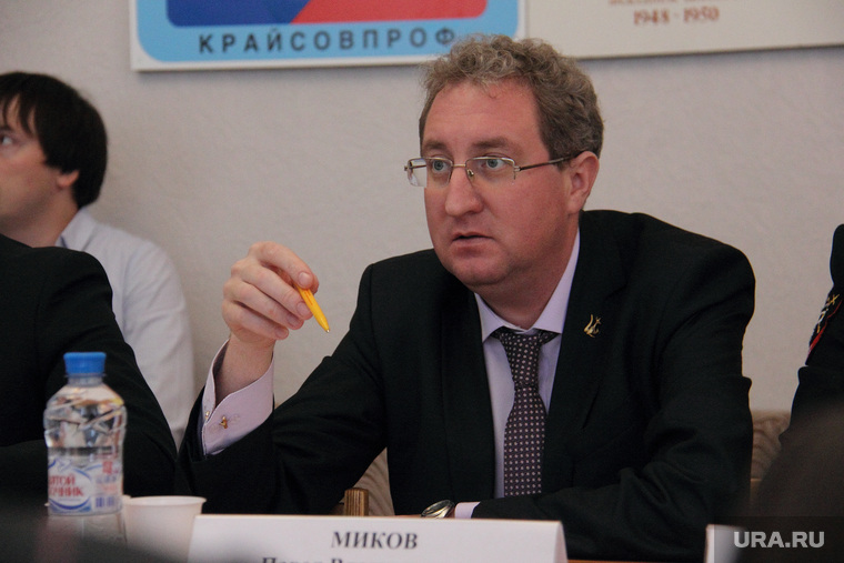 Павел Миков, сам прошедший детдом, обычно против того, чтобы у родителей отбирали детей. Но тут — иной случай