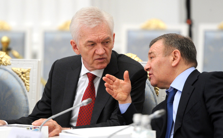 Бизнесмен Геннадий Тимченко (слева) выбыл из списка членов «политбюро 2.0» прошлой осенью. Эксперты полагают, что его судьбу может повторить и Аркадий Ротенберг (справа)