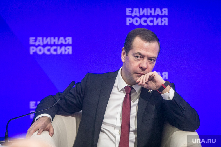 Дмитрия Медведева уже не первый раз «отправляют» в отставку