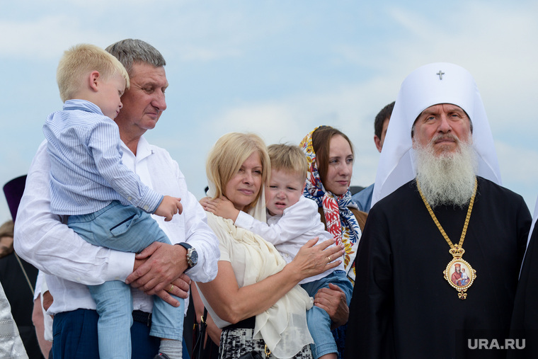 Сергей Муратов привел своих внуков посмотреть на патриарха