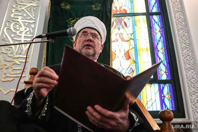 Лидера югорских мусульман Саматова (на фото) поддерживает большинство верующих