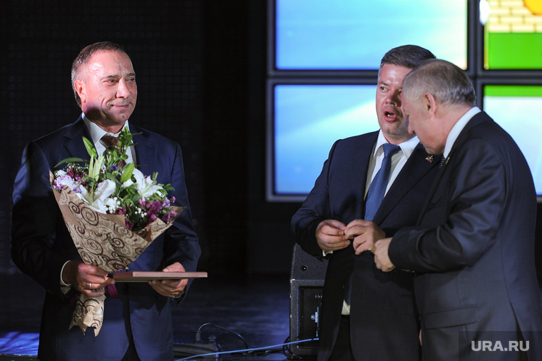 На прошлый День города Александр Аристов (слева) стал почетным гражданином Челябинска