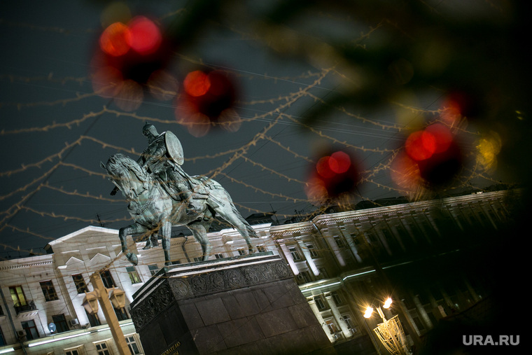 Предновогодняя Москва. Иллюминация, елка, памятник юрию долгорукому, новый год, вечерняя москва