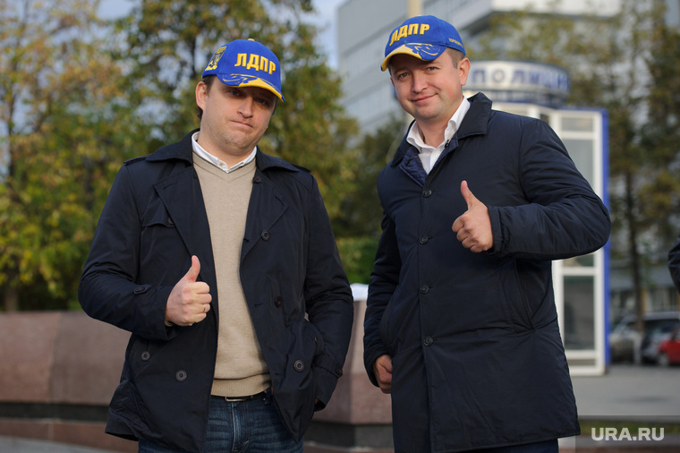 Игорь Торощин (справа) уверяет, что у него прекрасные взаимоотношения с однопартийцами