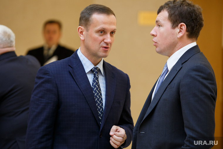 Владимир Ильиных (слева) знает о проблеме АУЕ