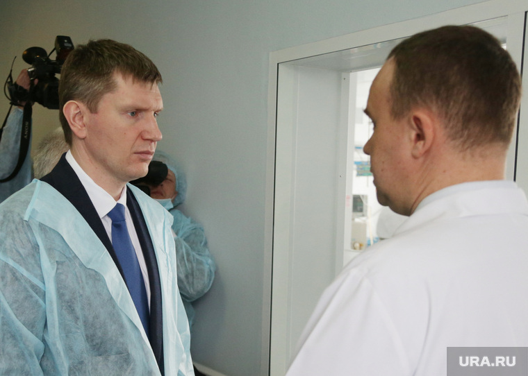 Максим Решетников (слева) заставляет чиновников наводить порядок в медицине. Впереди еще много интересного