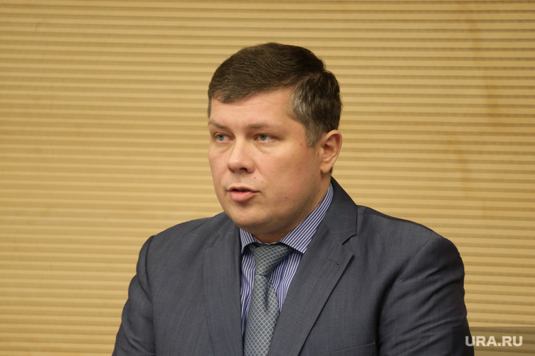 Дмитрий Матвеев говорит, что власти пока лишь обсуждают будущее Дома ребенка — конкретных решений нет