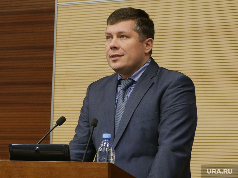Дмитрий Матвеев говорит, что обновление скорой помощи будет происходить вовсе не только за счет московских подарков