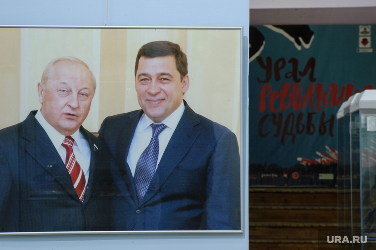 Проект смены власти в Екатеринбурге еще должен пройти утверждение у губернатора Евгения Куйвашева (справа)