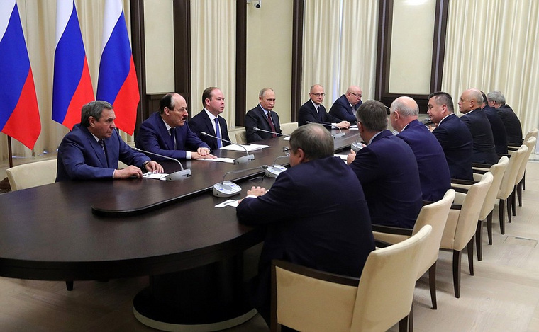 На встрече с Путиным присутствовало 10 губернаторов