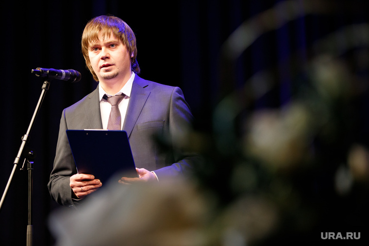 Организатор церемонии Сергей Дружинин постарался избавить мероприятие от пафоса