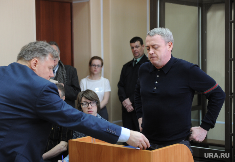 Суд опроверг почти половину показаний Евгения Тарасова (справа), главного свидетеля обвинения