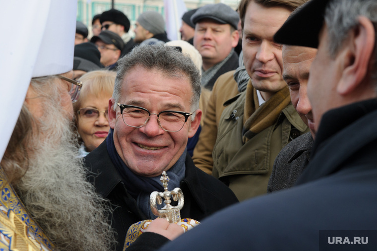 Поддержка Владимиром Тунгусовым одного из мэров обеспечивает ему (мэру) продолжительную карьеру