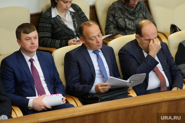 Свердловским министрам предложили отметить Новый год в столовой