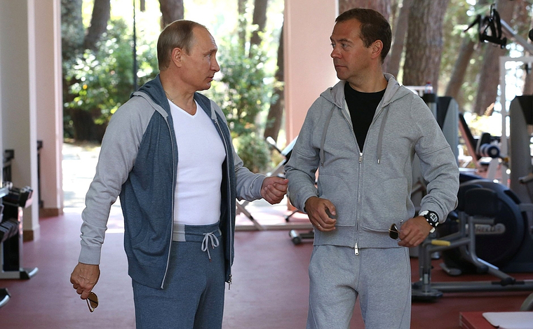 Тандем Владмира Путина и Дмитрия Медведева обеспечил премьеру второе место в рейтинге