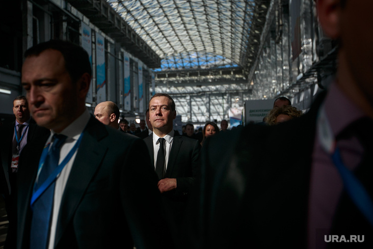 «Один среди многих». Премьер-министр Дмитрий Медведев