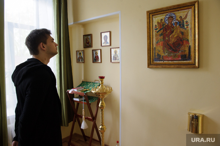 «Ловить или не ловить». Руслан Соколовский в молельной комнате хосписа ЦГБ №2