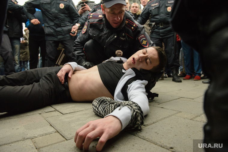 «Обморок». На несанкционированном мероприятии протеста сторонников Алексея Навального на площади Труда