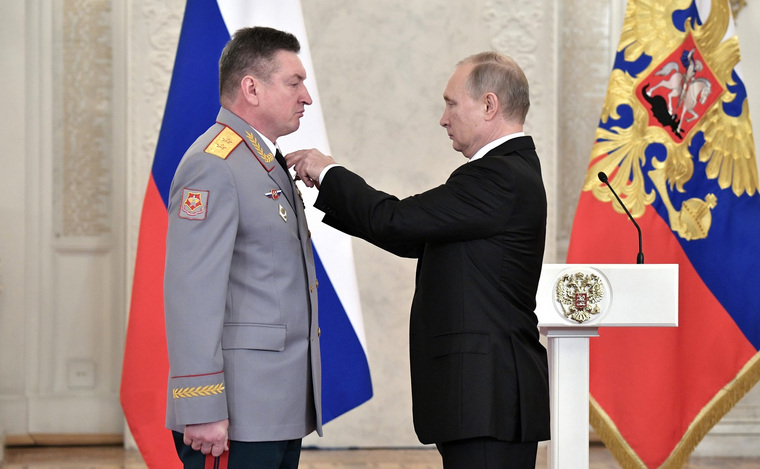Новый командующий Центральным военным округом Александр Лапин получил от президента России орден Святого Георгия IV степени
